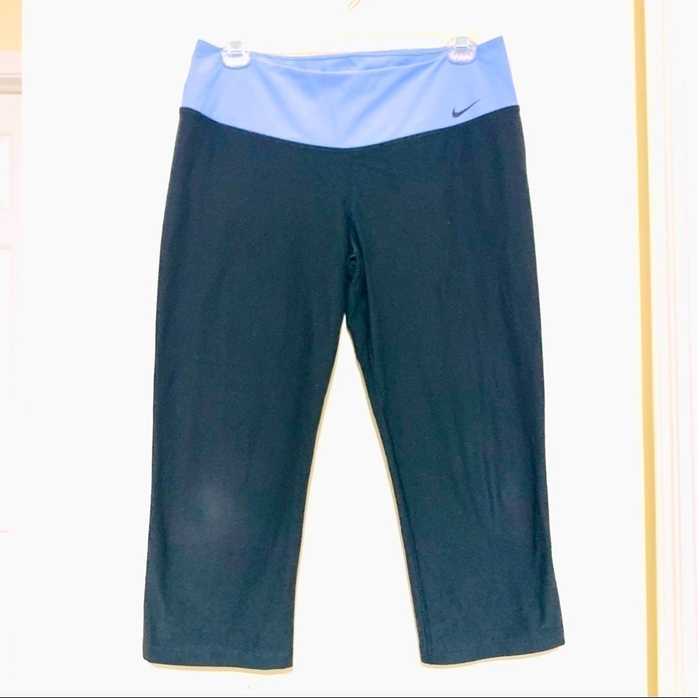 NIKE• Legend Capri work out pants